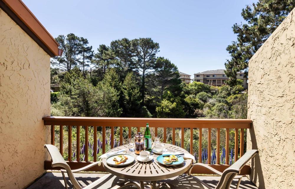 One-Bedroom Suite with Garden View interior